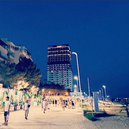 Lovely Studio Apartment Beachfront ดูร์เรส ภายนอก รูปภาพ